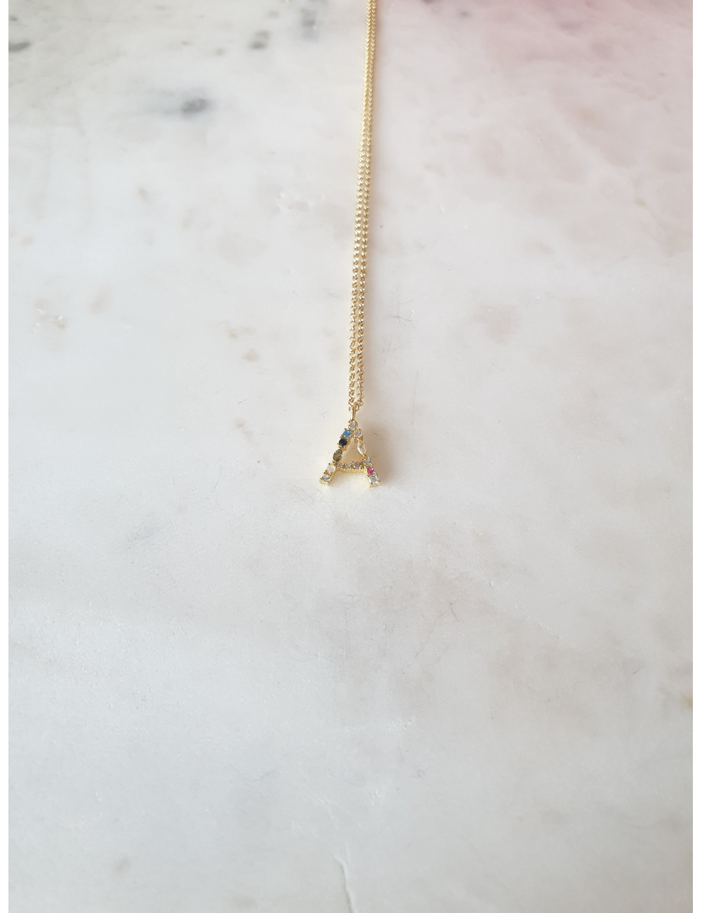 COLAR LETRA A PEQUENO CRAVADA COM PEDRAS