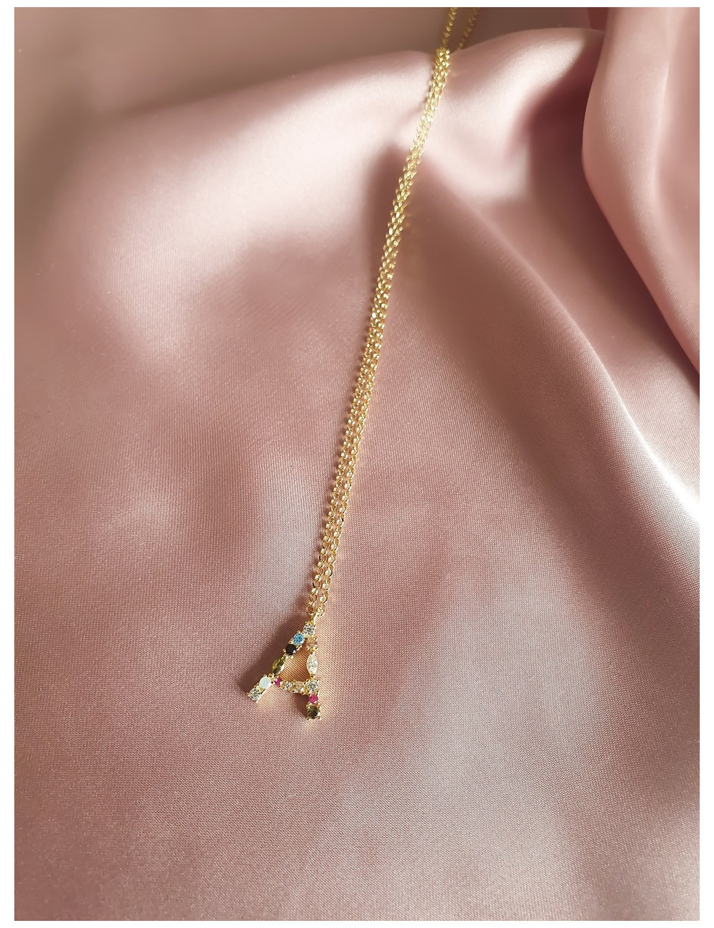 COLAR LETRA A PEQUENO CRAVADA COM PEDRAS