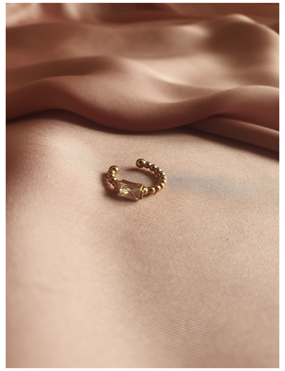 EAR CUFF COM PEDRA DOURADO