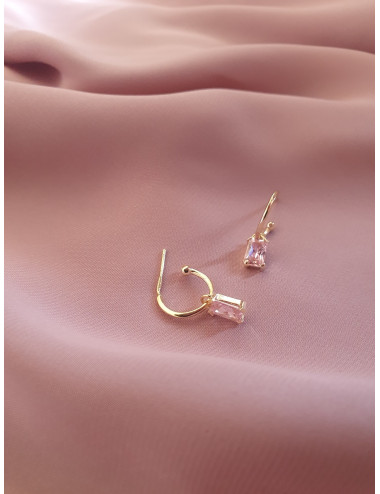 BRINCO PENDENTE ROSA EM PRATA DOURADA