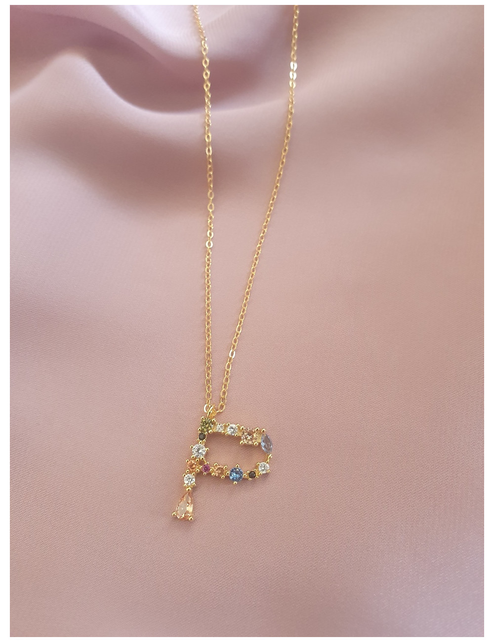 COLAR LETRA P CRAVADA COM PEDRAS