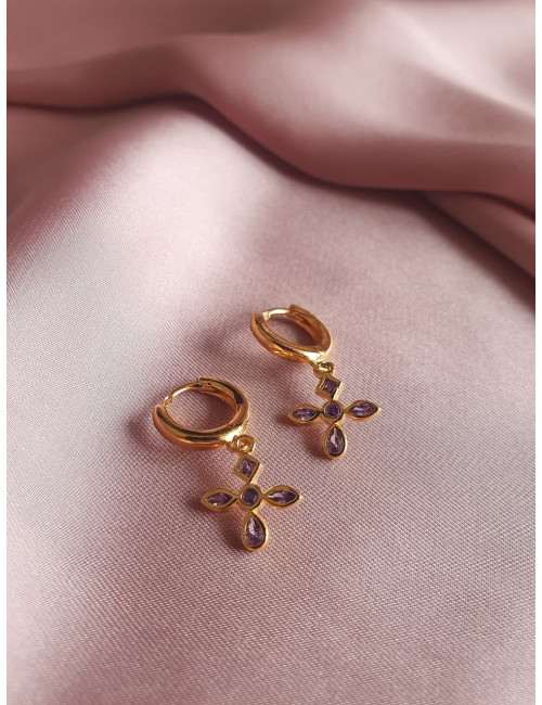 BRINCO PENDENTE FLOR LILÁS EM PRATA DOURADA