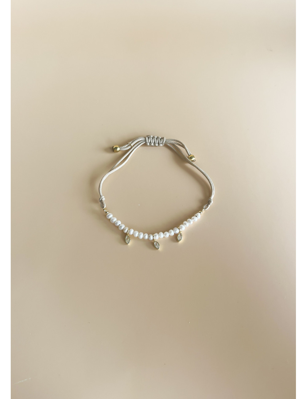 Pulseira Seda e Pérolas Branco Prata Dourada