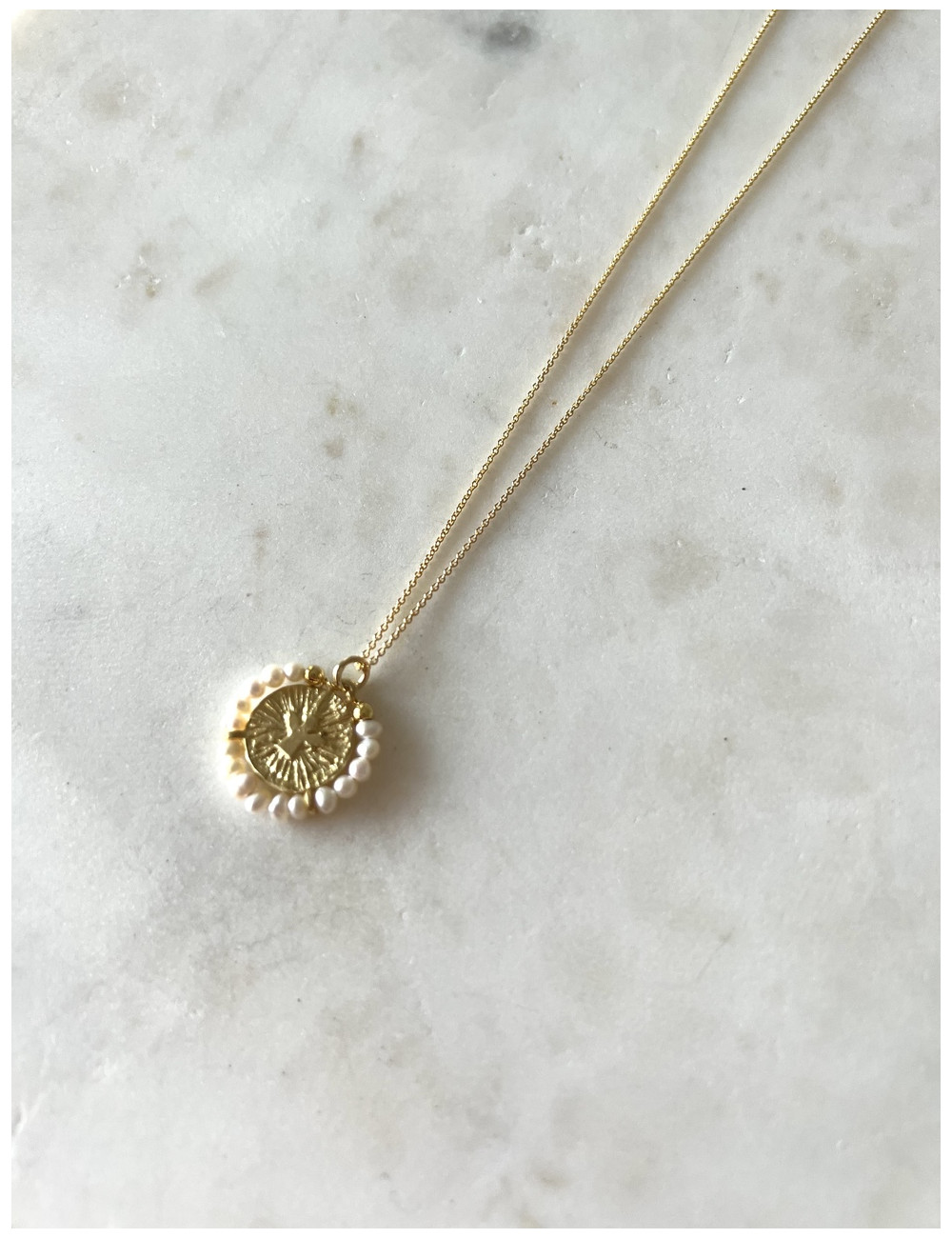 Colar Anjo e Pérolas Prata Dourada