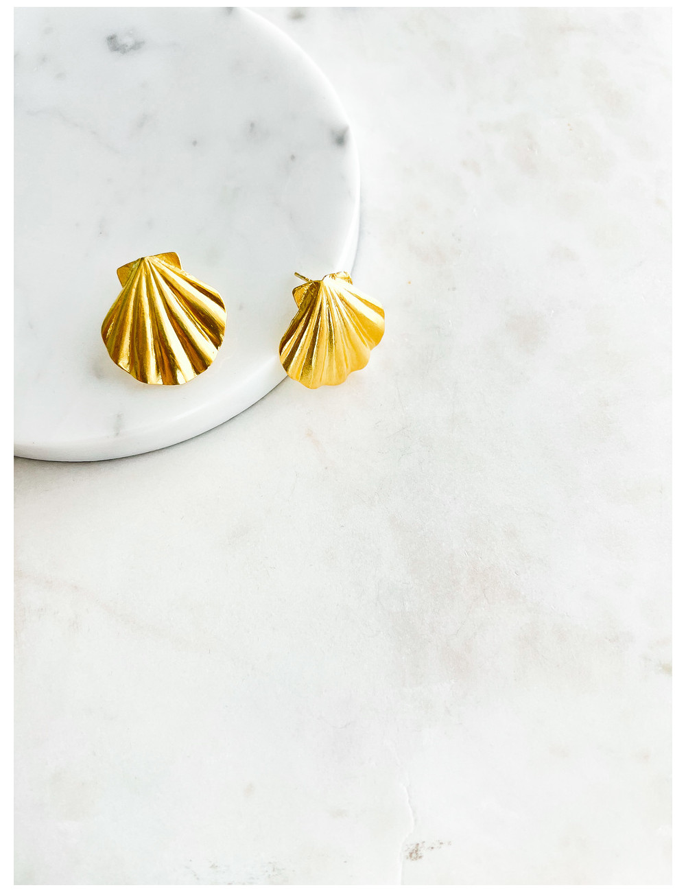 BRINCOS CONCHA PRATA DOURADA