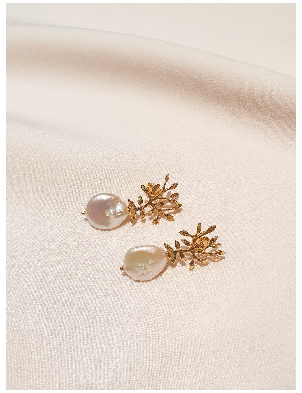 BRINCOS ALICE PRATA DOURADA