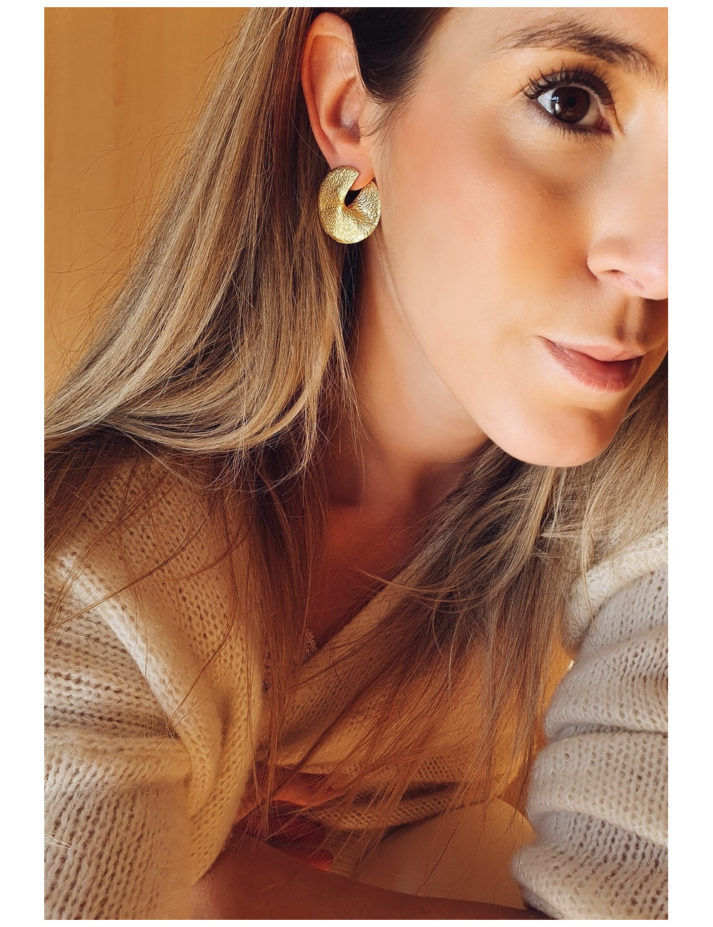 BRINCOS SARAH PRATA DOURADA