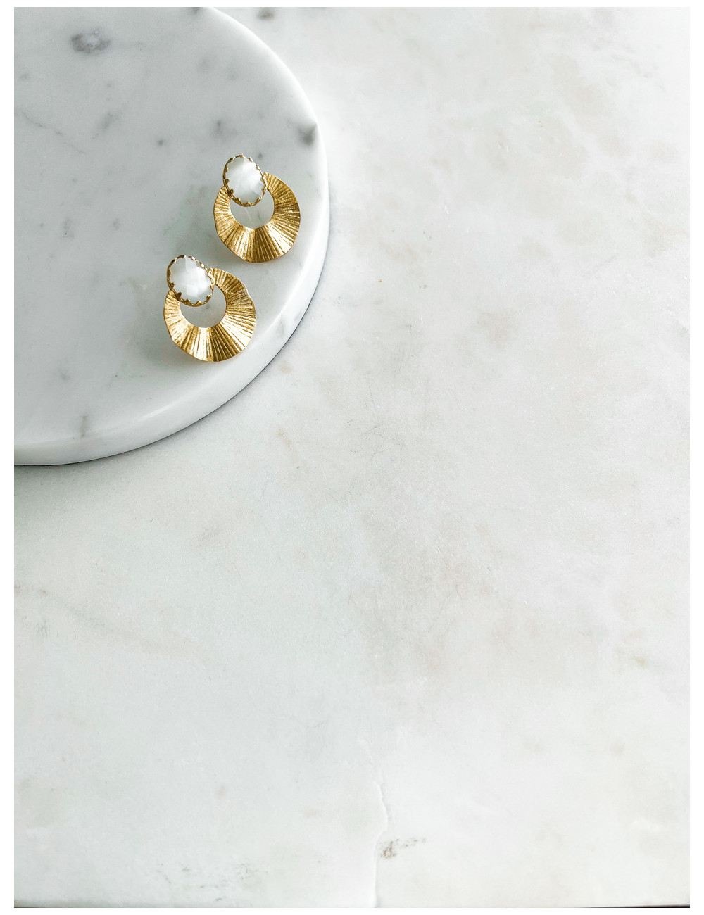 BRINCOS JULIE PRATA DOURADA