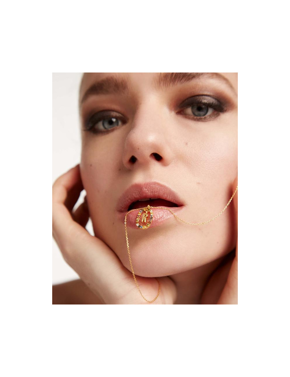 LETTER R GOLD NECKLACE PDPAOLA