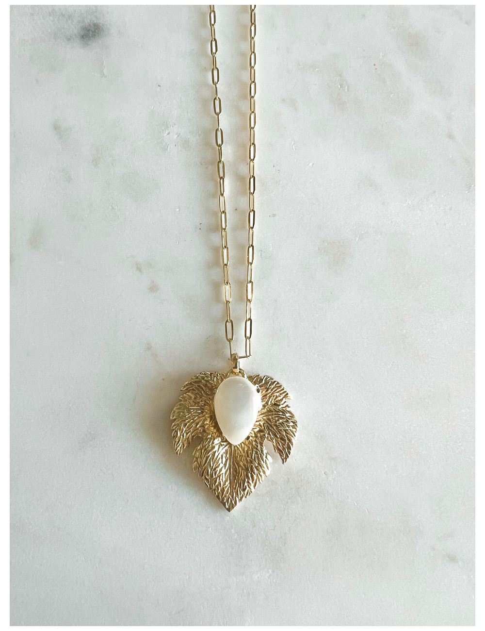 COLAR ELOS E FOLHA EM PRATA DOURADA
