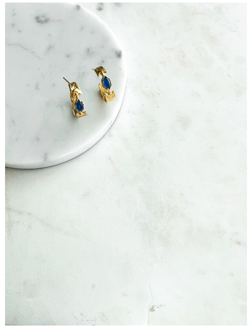 BRINCOS GIO PEDRA AZUL PRATA DOURADA