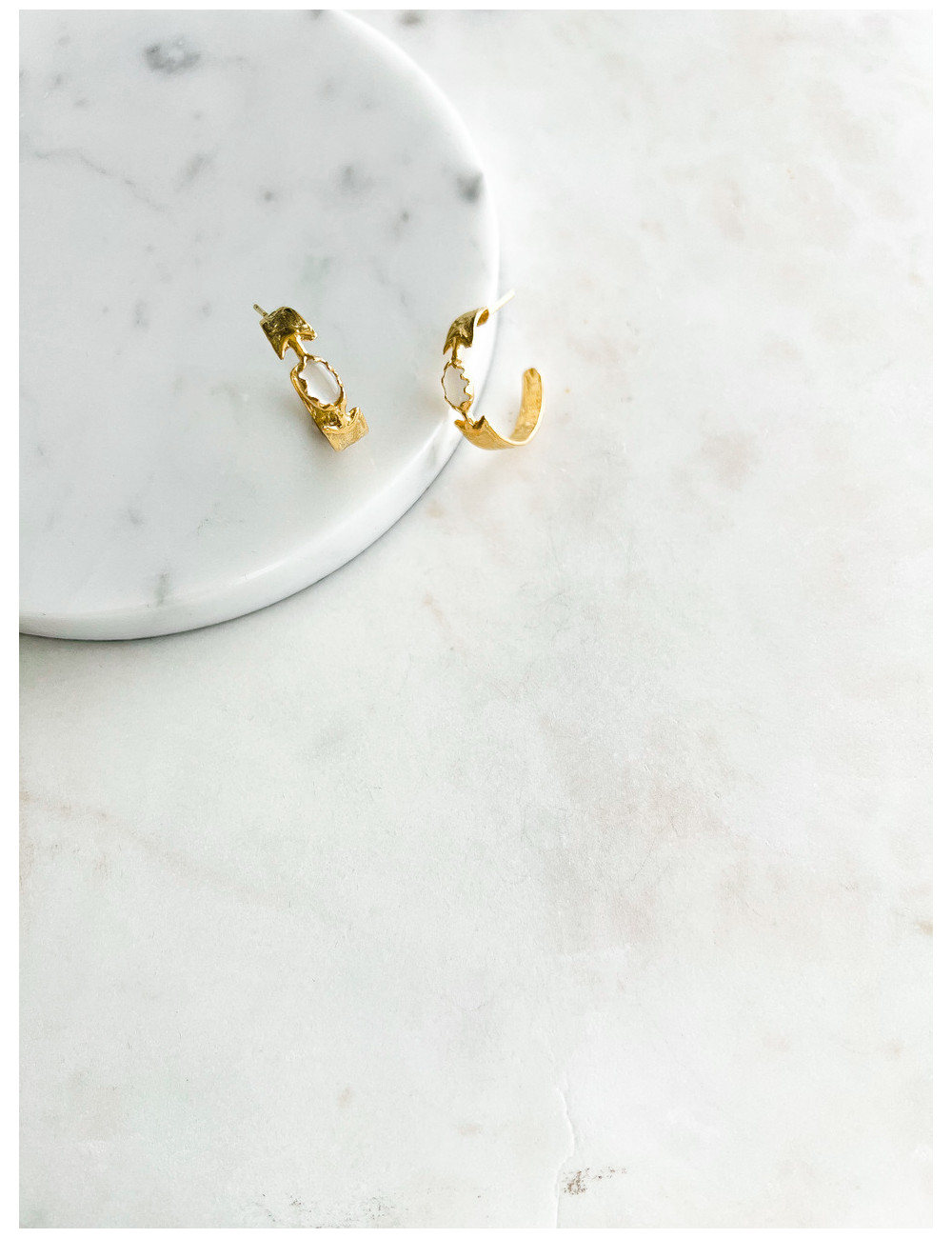 BRINCOS GIO PEDRA BRANCA PRATA DOURADA