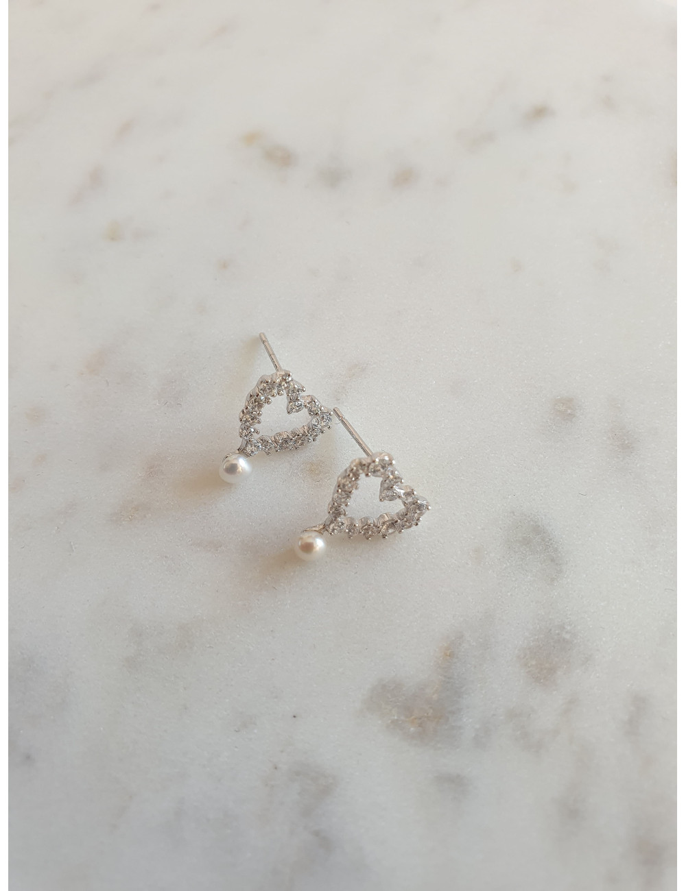 BRINCOS HEART PEARLY PRATA